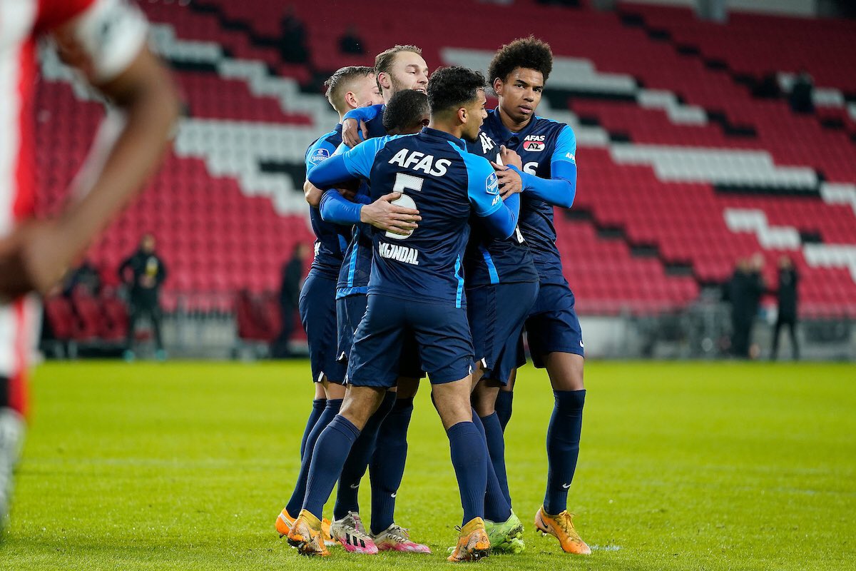 🇳🇱 #Eredivisie
AZ Alkmaar asaltó el Philips Stadion (1-3 vs PSV). Koopmeiners y Stengs marcaron y brillaron.
Ajax ganó en Twente (1-3) y es más líder gracias a un postrero doblete de Huntelaar. Haller se estrenó.
Vitesse y Feyenoord ganan y siguen a -3 puntos del líder Ajax. https://t.co/idPnRdbBqa