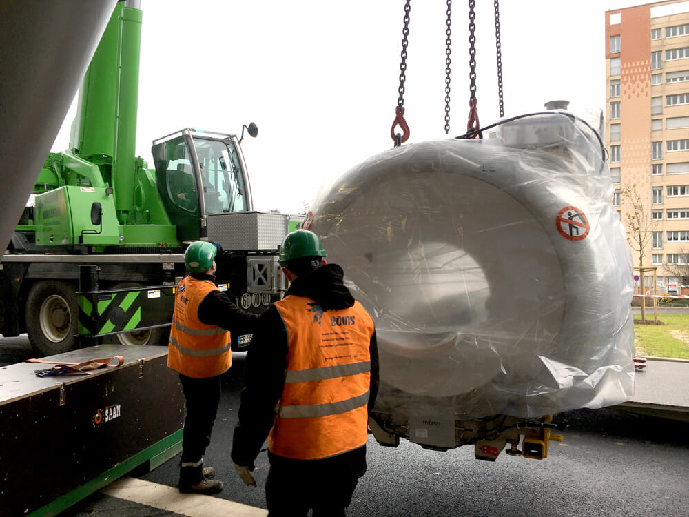 Superbe opération de grutage d’une I.R.M au nouvel Hôpital d’Epinal en Lorraine pour les équipes de Rousselot Manutention, notre agence de Nancy.

A cette occasion, notre équipe de manutentionnaires spécialisés a mobilisé la nouvelle grue 60t de l’agence. 💪
