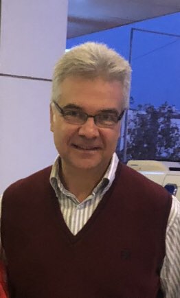 Normale benzer bir hayata dönüş ümidiyle bugün aşılandım.
Umarım en kısa sürede, herkes için gereken sayıda aşı temin edilir.
Böyle bir dönemin bir daha yaşanmaması dileğiyle sağlık dolu günler diliyorum.