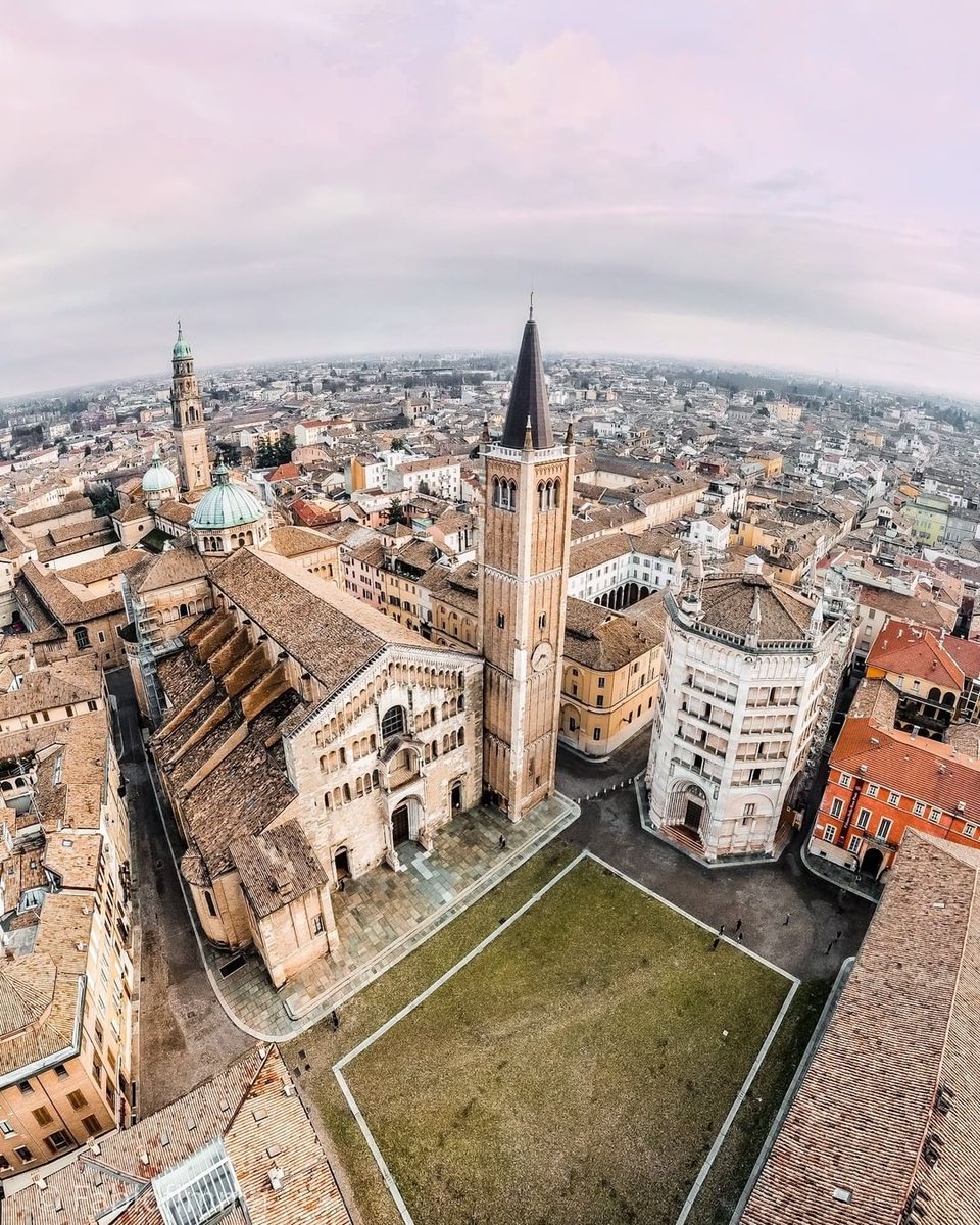 Italia's tweet photo. Una raffinata piccola capitale del cibo, della musica, della cultura: Parma, città d'arte a misura d'uomo 👉 https://t.co/1m6LVnz9GB
#IlikeItaly @turismoER
📷 instagram @ fabiofimma https://t.co/ML6ZZCyCdj