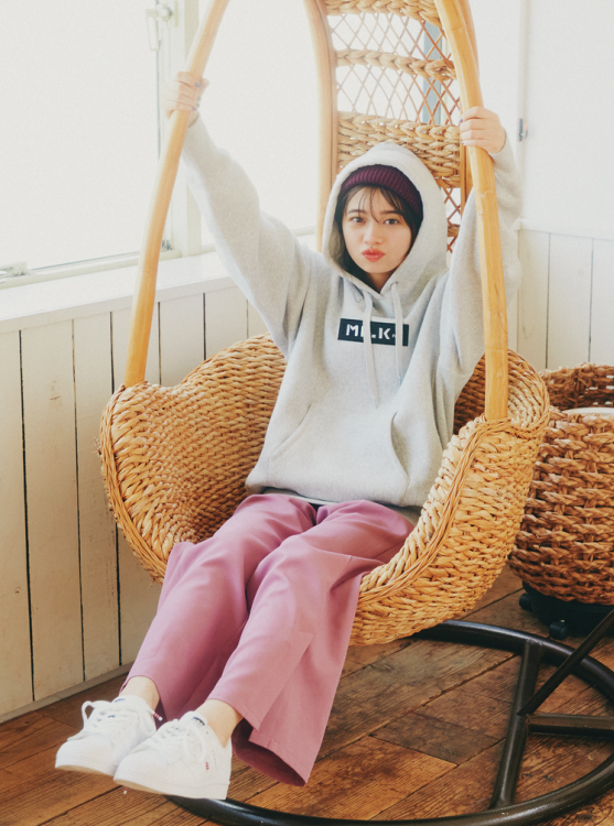 桜田ひより の冬の日常コーデには、やっぱりパーカが欠かせない 
