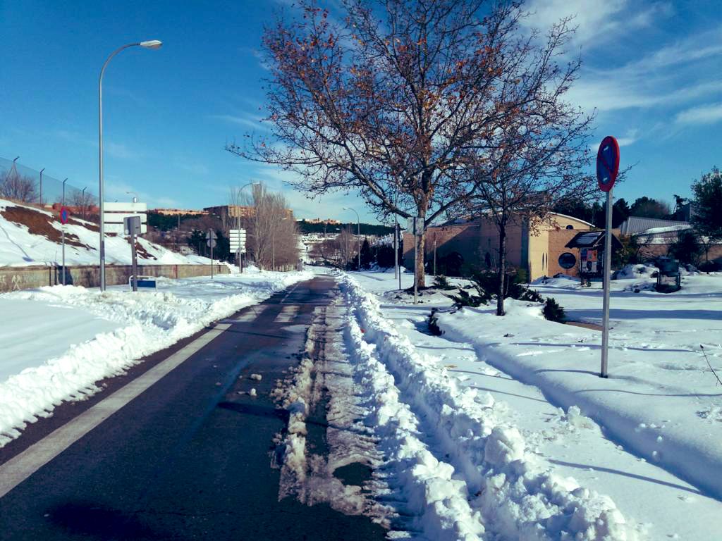 TelecoCampusSur's tweet photo. Después de #Filomena, y su histórica nevada, en el Campus Sur ya estamos trabajando para poder tener las instalaciones accesibles para la próxima semana. Os dejamos unas fotos 👇 https://t.co/lve5RFT7C4
