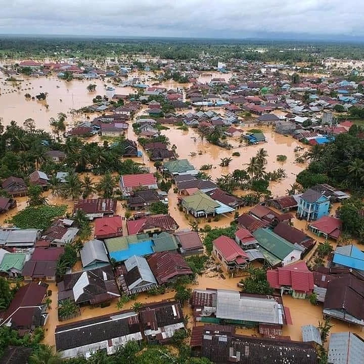 herHerla's tweet photo. Semua kabupaten sdh terdampak, Tp tdk diliput media, tdk dilihat pemerintah, parah 😣
#PrayforKalSel 
#KalselJugaIndonesia 
#Kalselbanjir https://t.co/SVL4HuD34f