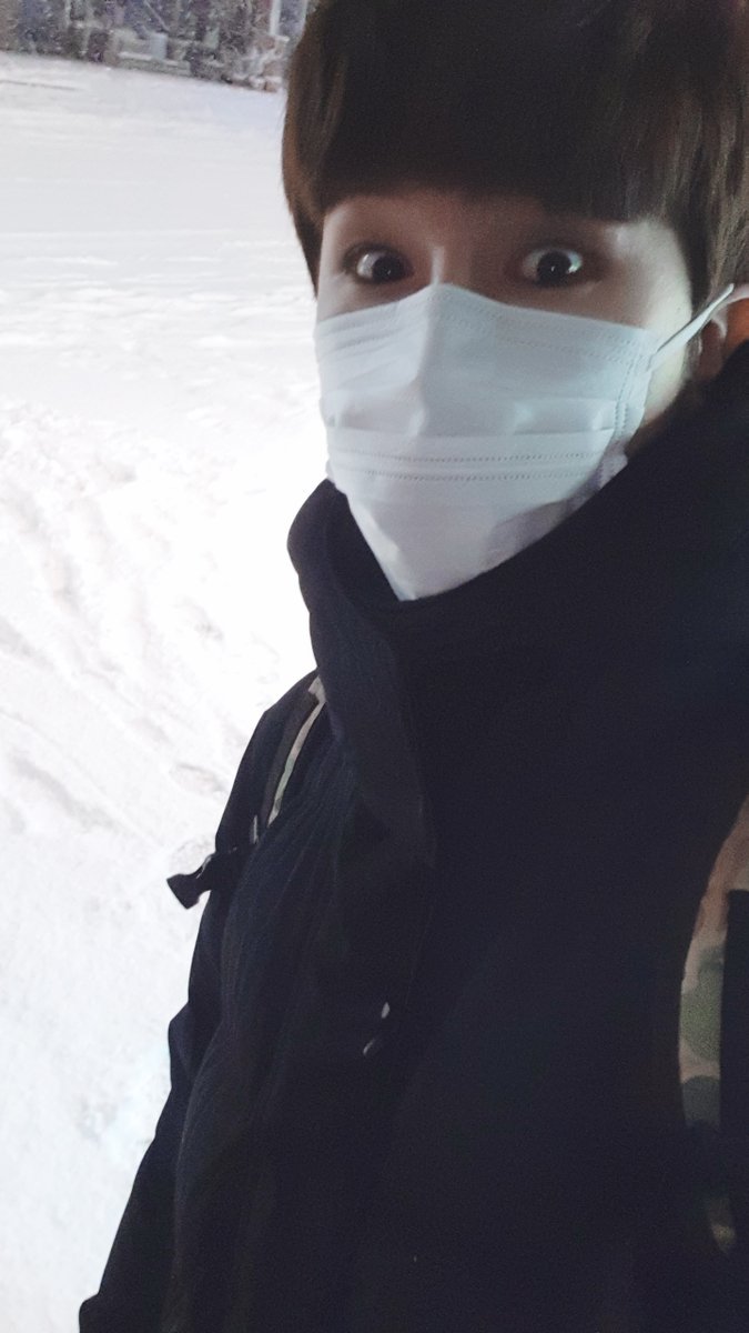 ntbofficialntb's tweet photo. [📸] #NTB #엔티비 #재하 #JAEHA

❄️눈이 이렇게 많이 왔는데~!  
같이 눈사람 만들래~?! ☃️ https://t.co/pj0eT8HQrh