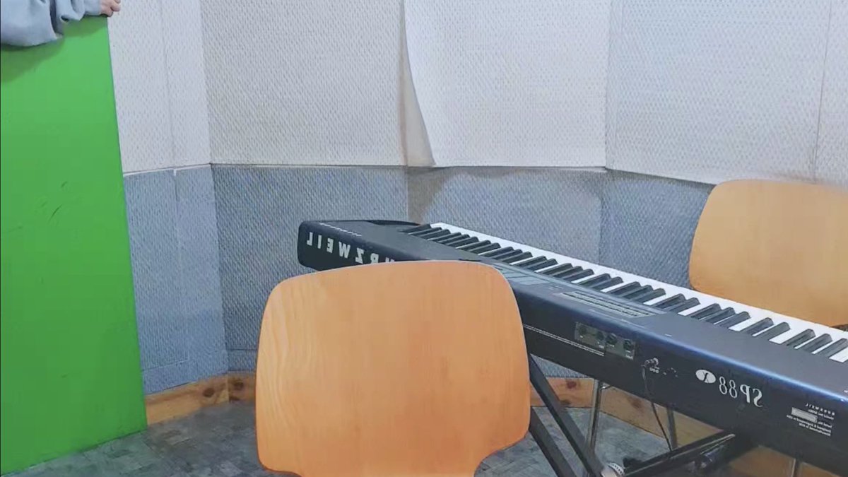 i use this as my zoom pfp then leave my camera off my teacher thought i went somewhere