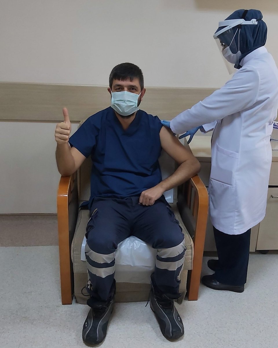 usakeah's tweet photo. İL SAĞLIK MÜDÜRLÜĞÜMÜZ SAĞLIK VE ACİL SAĞLIK HİZMETLERİ BAŞKANI DR. YASİN KÖPRÜ COVID-19 AŞISINI OLDU VE " MASKELERE VEDA, HOŞ SOHBETLERE MERHABA DEMEK İÇİN İLK ADIMIMIZI ATTIK. TÜM SAĞLIK ÇALIŞANLARIMIZA TEŞEKKÜR EDERİM" DEDİ. https://t.co/y6JzeFhhxJ