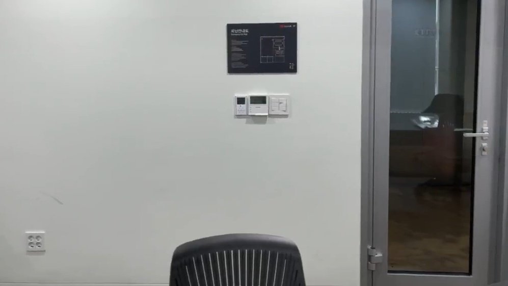 i use this as my zoom pfp then leave my camera off my teacher thought i went somewhere