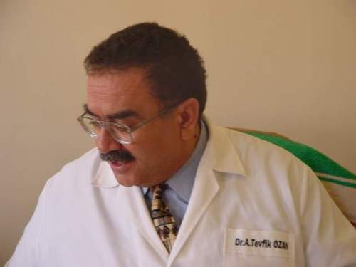 Tıp Fakültemizden Ahmet Tevfik Ozan Hocamız değerli ağabeyimiz, güzel insan Hakkın rahmetine kavuşmuştur. Mekanı cennet, ruhu şad olsun