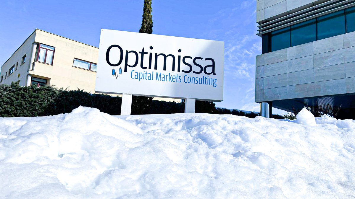 optimissa's tweet photo. #Filomena 🌬nos ha dejado autenticas imágenes, así están nuestras oficinas centrales ☃️ con la gran cantidad de nieve acumulada 🌨 Felicitamos a nuestra gran familia que sigue trabajando en remoto #Filomena #Optimissa #WorkingHappy https://t.co/IKLvINNdjF
