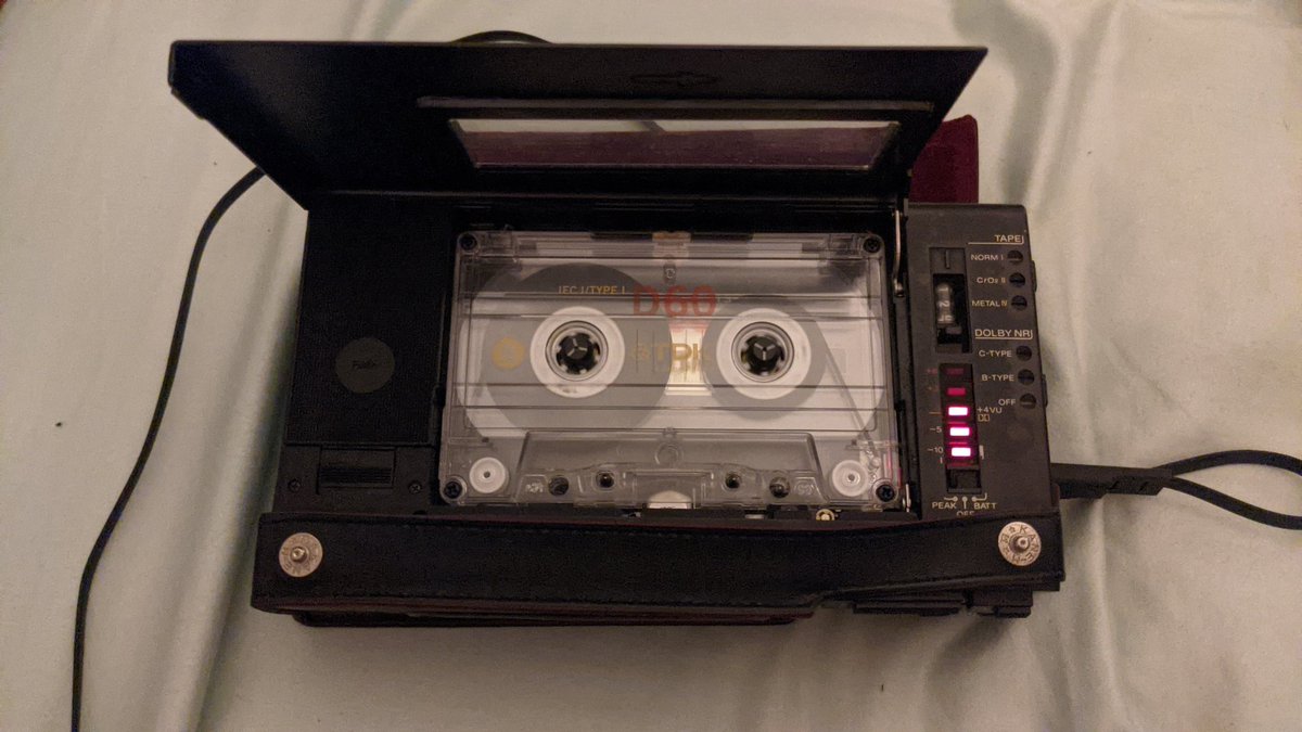 yumeMiku39_p's tweet photo. Vocaloid on cassette.. #Sony #cassette #HatsuneMiku #walkman #d6c #music https://t.co/4ox9aQY4uu