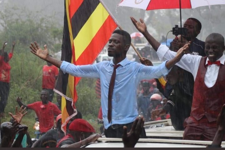 U can't fake the passion, the energy, the drive.... Bobi Wine desperately wants to uplift his people from the evil grip of Museveni's rootless rigim. History will never forget this force - @HEBobiwine.

#UgandaElections #UgandaDecides #UgVotes2021 #WeAreRemovingADictator