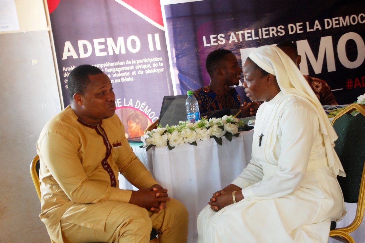 RfldOrg's tweet photo. 3e jour de la formation ADEMO II Etape du plateau organisé par RFLD et financé par @USEmbassyBenin
Merci à l'Equipe de @swbenin qui forme les Participant(e)s sur la Communication Non Violente
Merci Soeur Brigitte DOKO et Mr Fifamin DIDAGBE
#CESPO - #WomenEdTech - #USBWAA https://t.co/tdezCyiUOO