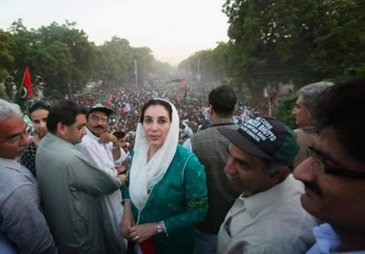 00011Khan's tweet photo. "یاد رکھو!!
تم مجھے قتل کر سکتے ھو لیکن میری سوچ کو نہیں !!
میری نسلوں کا نعرہ بھی جیے بھٹو ھو گا"
(شہید بینظیر بھٹو)
🇱🇾 ہاتھوں میں ہاتھ دو 
🇱🇾 بلاول کا ساتھ دو .🇱🇾
@BBhuttoZardari @BakhtawarBZ @AseefaBZ @FaryalTalpurPk @aazardari1 @JavedNLaghari @RashidKhaskhele @HaiderkhanPYO https://t.co/8S2sb9s4Zg