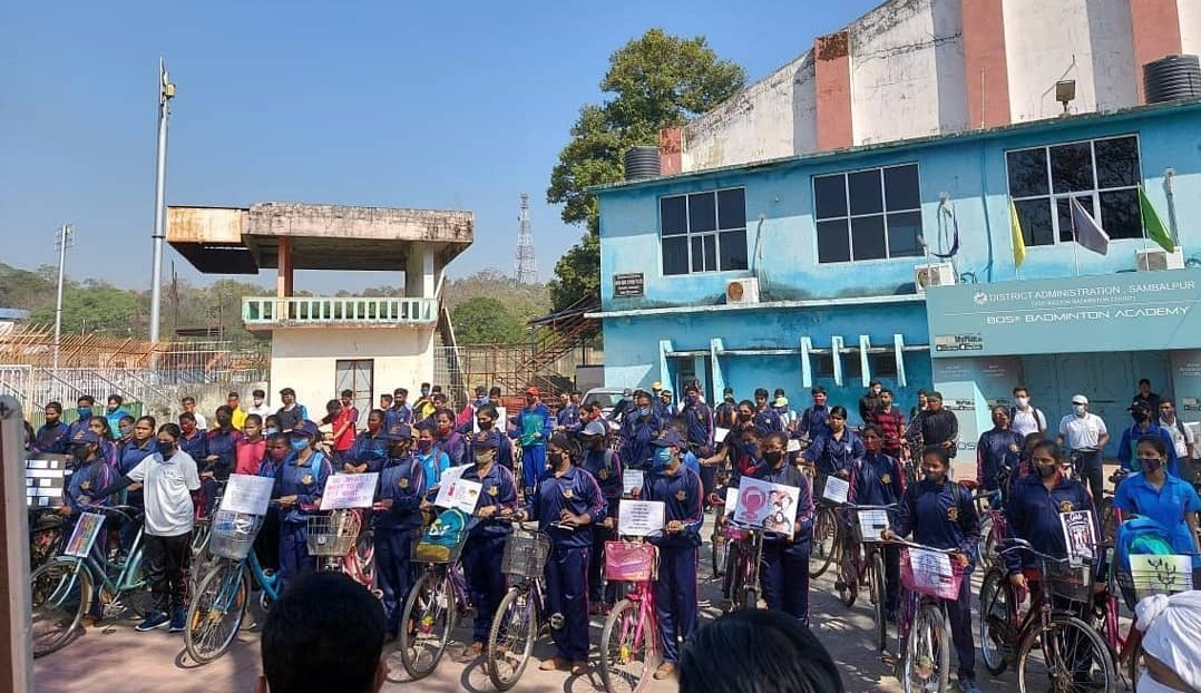 Its_Sweta__'s tweet photo. We bow to all the soldiers of Indian Army and their families for their selfless service 🇮🇳
A Small tribute to all the soldiers on the occasion of #IndianArmyDay through a cycle rally of around 10-12 KM leaded by the Senior Wings (Girls)
#JaiHind #Armywing #Navalwing #GMU_NCC https://t.co/rB7fCmBlOz