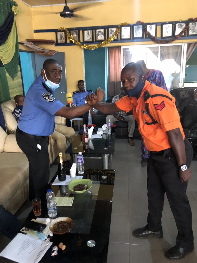 npfoys's tweet photo. In fulfillment of the above promise in page one, The Commisioner of Police Oyo state command Cp Joe Nwachukwu Enwonwu psc. Met the recommended traffic warden officers, commended them and presented them with a certificate of commendation thereafter at the end of the year mess https://t.co/Ku8if497QH