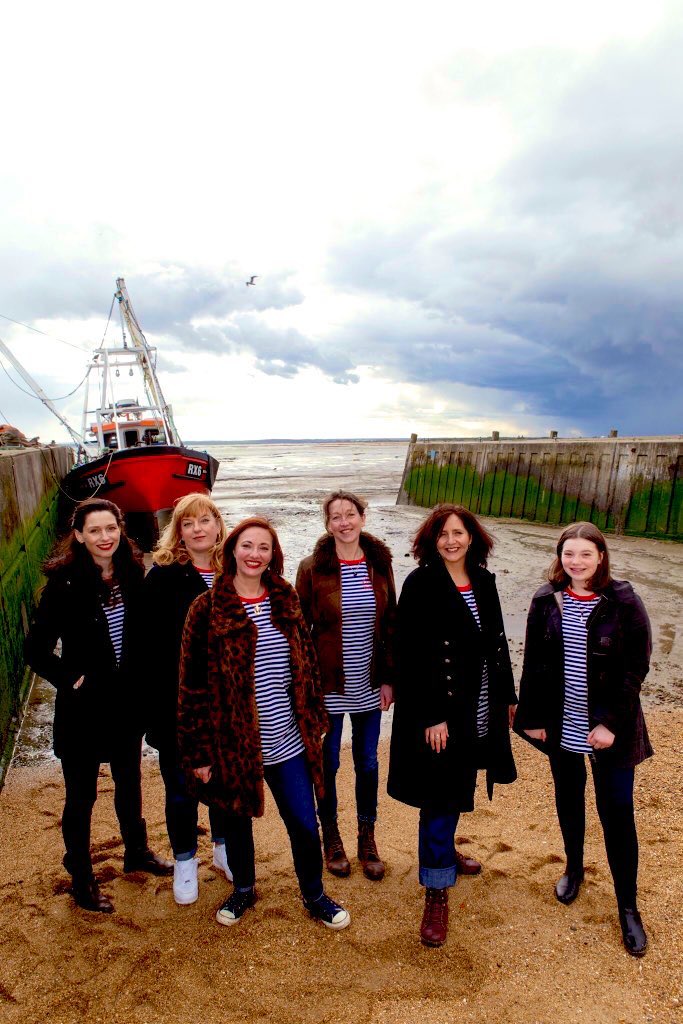 Ahoy there 🌊🧜‍♀️ Setting sail for stations a-new, me, Shiver-me-Timbers and Grace Darling will be docking <a href="/BBCRadio2/">BBC Radio 2</a> for a parley &amp; a shanty with <a href="/theJeremyVine/">Jeremy Vine | Here, on Tiktok, Insta & Facebook</a> this lunch from 1:30. Do join us on deck, Arrrr🐠🧜‍♀️🌊 #shantytiktok #seashanty #Wellerman #paulweller #paulwellerman