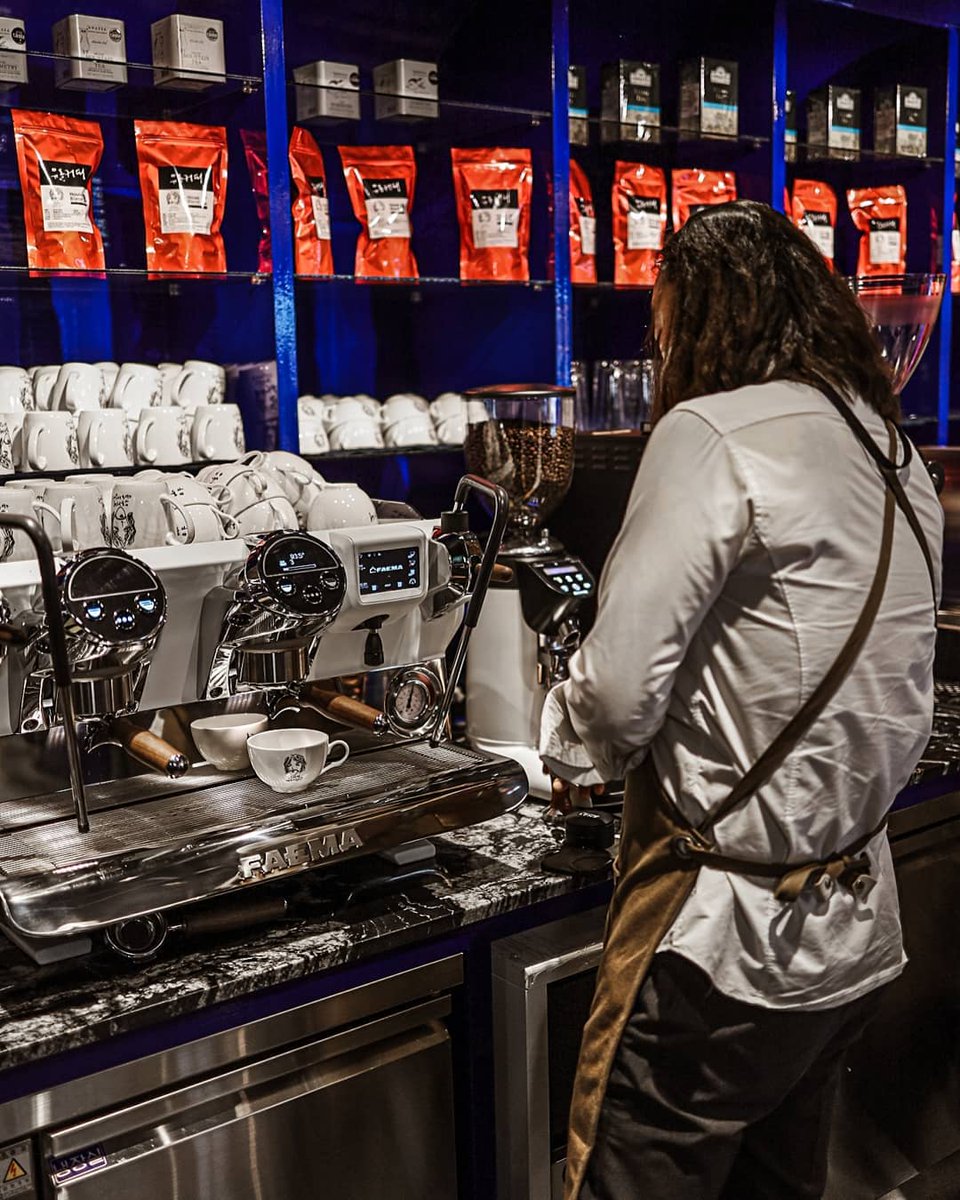 culinarysa's tweet image. Indulge in caffeinated excellence 
Experience the Faema E71e - the espresso machine which can do it all. 
#faema #Coffee #culinary