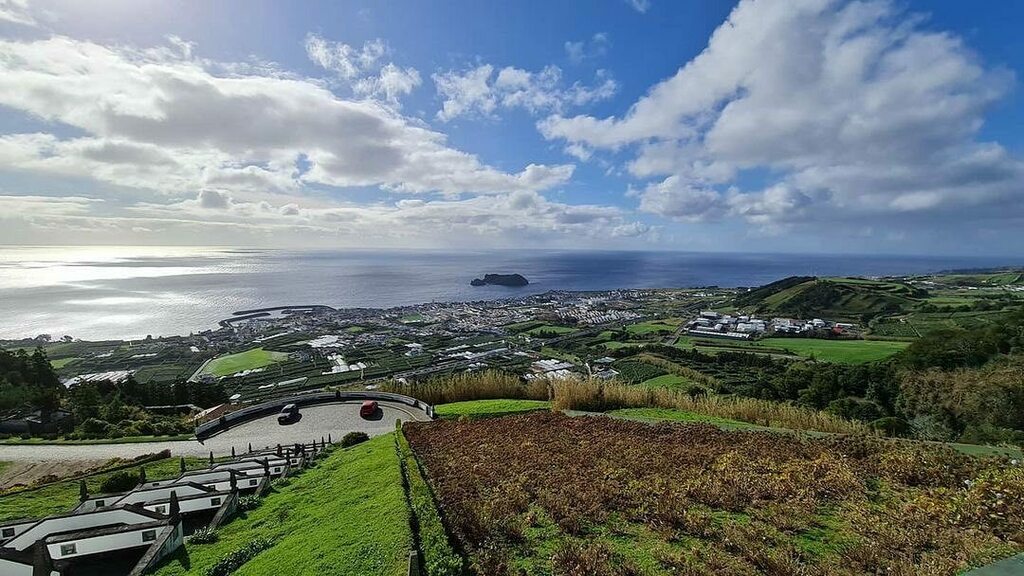 AzoresWhatElse's tweet photo. Photo by @rezamohammadif Beyond imagination island!
Up from our Hermitage of Our Lady of Peace
#saomiguel #vilafranca #astonishing_view #AzoresIslands #littleisland #atlanticocean #atlántico #portugueseisland #middleofocean🚢 #fromupthere #landscapelovers #oceanview #mirad… https://t.co/gOdN1rdH44