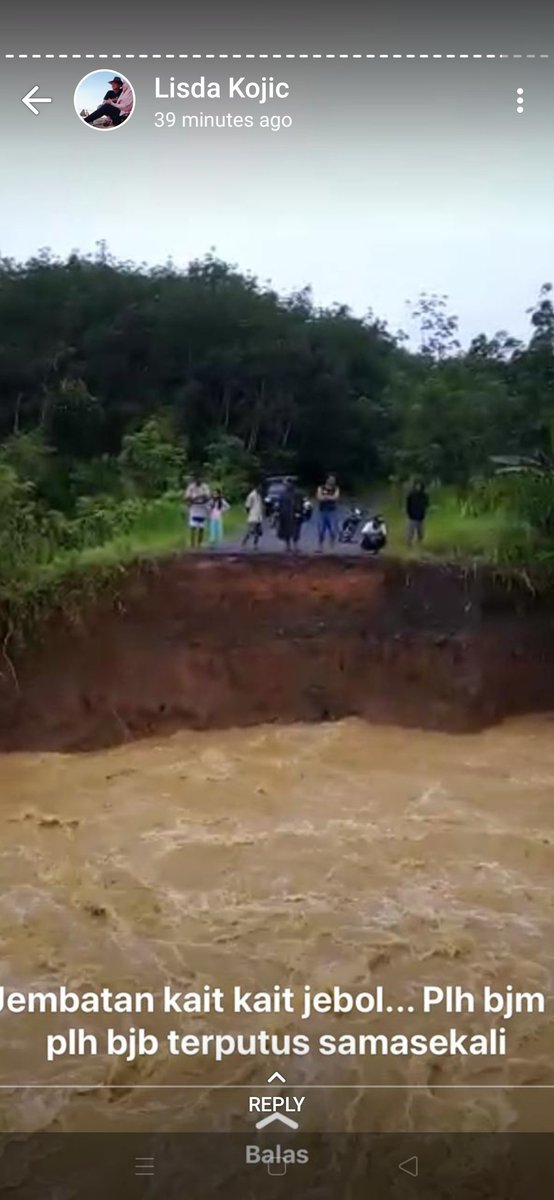 deenaa_21's tweet photo. It's been three days Mr. @jokowi , don't you know what's happening here?? South Kalimantan is a part of Indonesia ..

#Kalselbanjir 
#PrayforKalSel 
#KalseljugaIndonesia https://t.co/FwXhHuOHd4