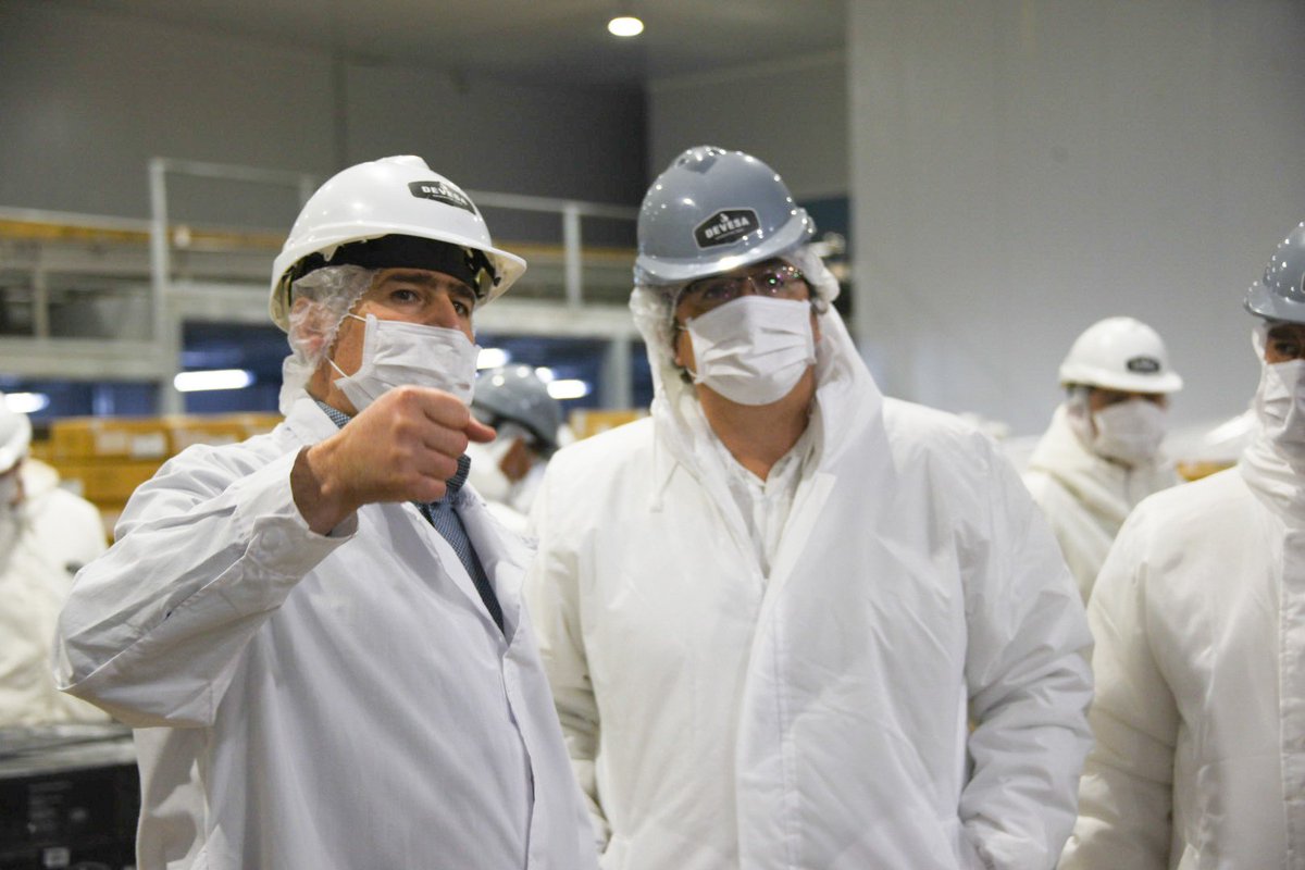 AgrarioPBA's tweet photo. Azul| El ministro @JavoRodriguezL visitó la fábrica de lácteos #LuzAzul, que proyecta ampliar su planta. Además, junto al intendente @hernanbertellys, recorrió el frigorífico #NaturalBeef, que exporta a más de 11 países y está diversificando su producción hacia nuevos mercados https://t.co/rumB7NtnMx