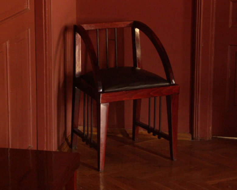 In 1904 he was commissioned to decorate the interior of Kraków's Medical Society. Wyspiański created furniture, friezes, & chandeliers shaped like snowflakes based on photos through a microscope by Wilson Bentley - His way of marking the city getting electricity in that year 4/