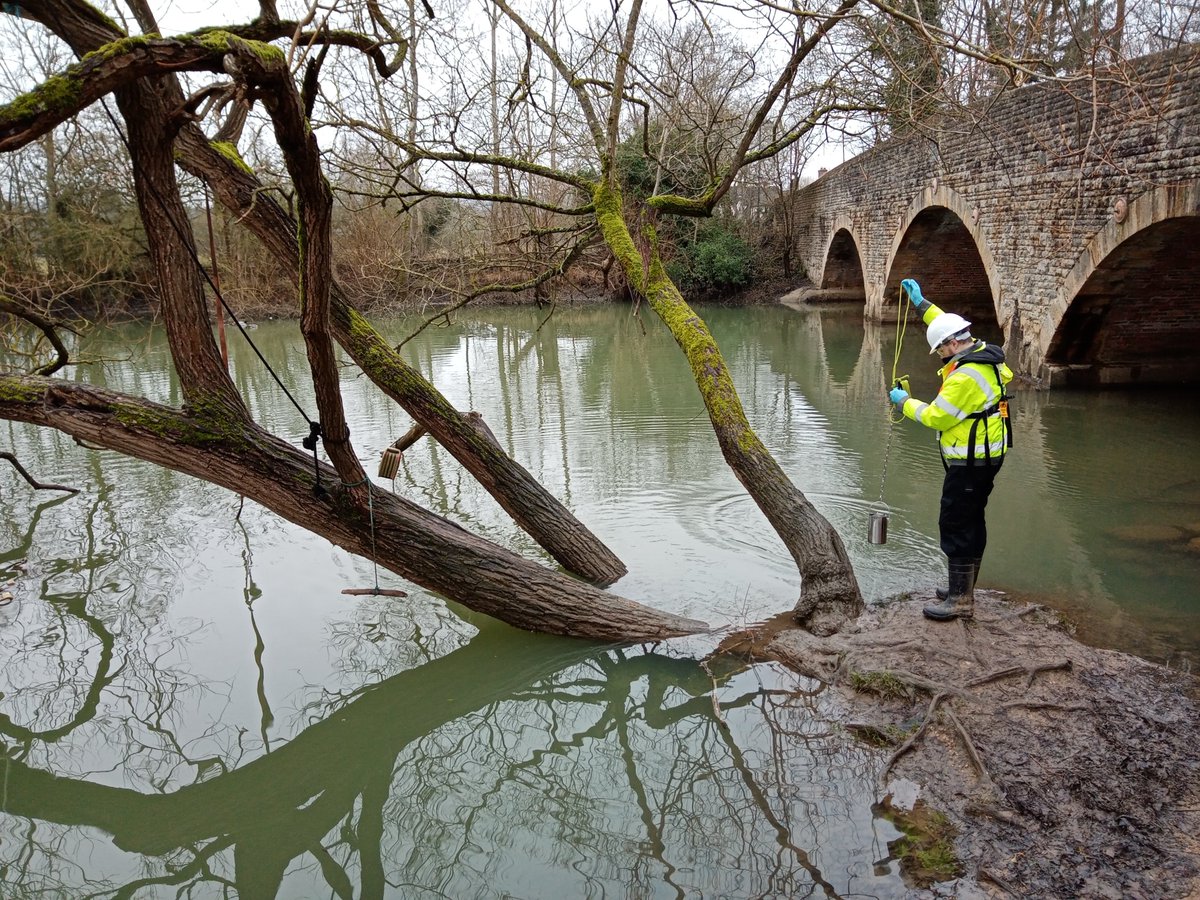 cleansafethames's tweet image. The first #river #water quality samples were taken this morning from the Thames at Port Meadow, Oxford! 
We're testing 4 popular swimming locations for bacteria + other nutrients. Sampling is funded by @thameswater  Water and carried out by OHES, an independent consultancy.