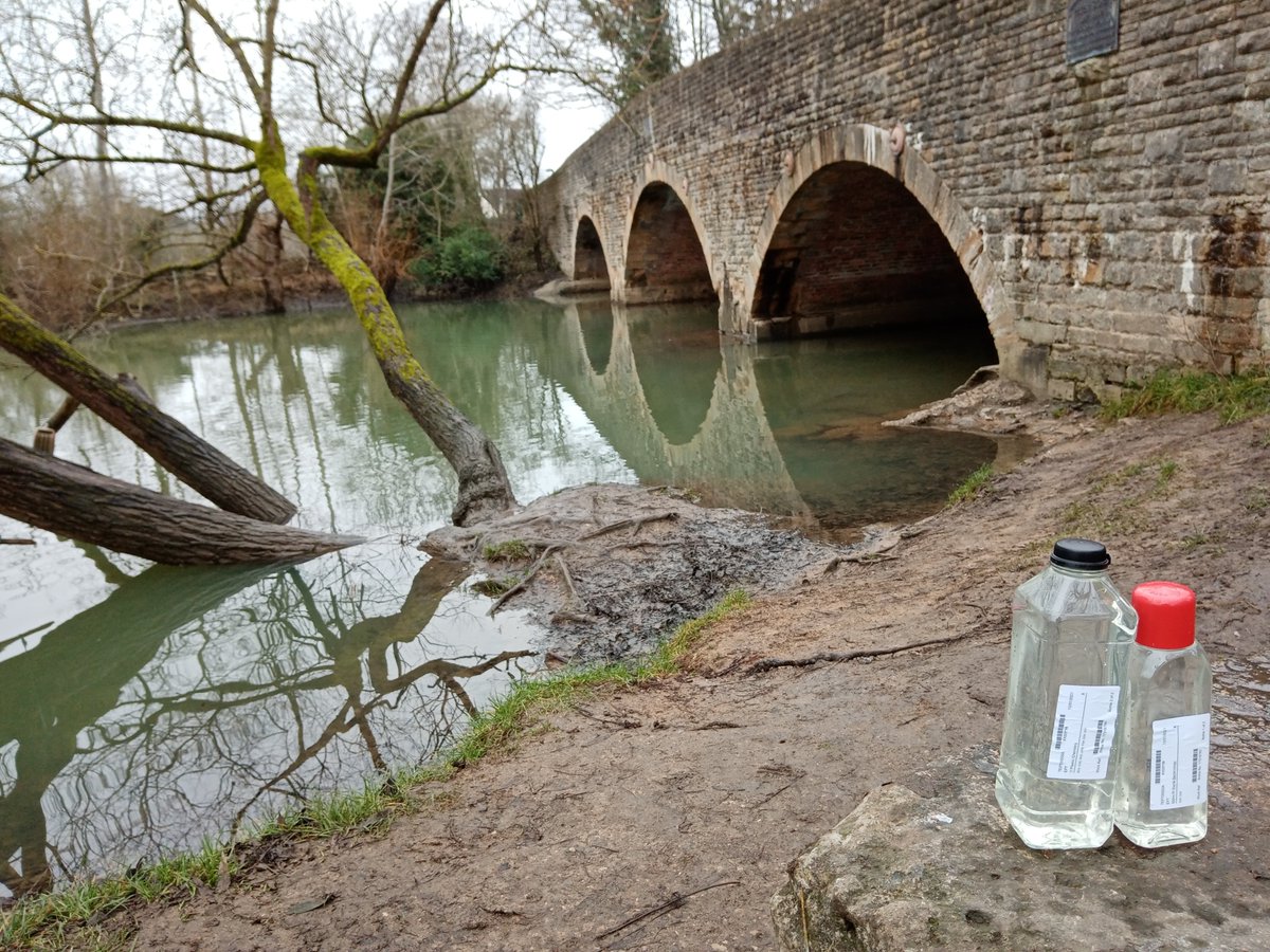 cleansafethames's tweet image. The first #river #water quality samples were taken this morning from the Thames at Port Meadow, Oxford! 
We're testing 4 popular swimming locations for bacteria + other nutrients. Sampling is funded by @thameswater  Water and carried out by OHES, an independent consultancy.