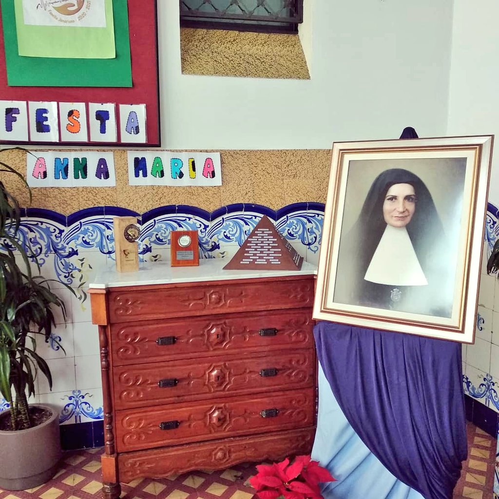 Safa_Sabadell's tweet photo. Avui celebrem la Festa de l'#AnnaMariaJaner! Tot i que hem hagut d'adaptar les activitats a les circumstàncies actuals, vivim la jornada amb la mateixa il•lusió de sempre recordant la nostra fundadora 😊🎉 #MesJaneriano21 #MesJaner #AMJ #HermanasSFU @FamiliaSfu @HermanasSFU https://t.co/xP4w6uTPrN