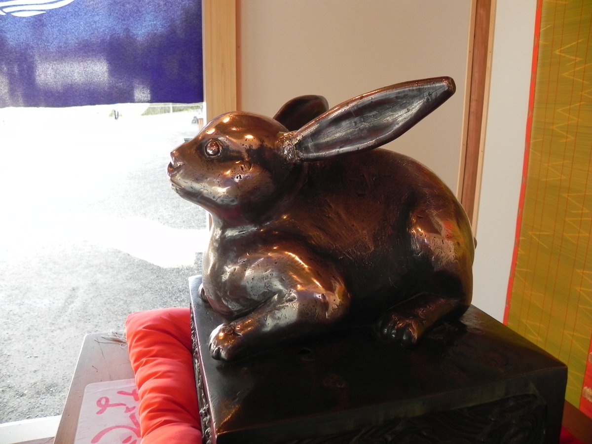 岡林リョウ 住吉大社の兎 撫でうさぎはコロナ対策で現在撮影不可 創建年月日が兎づくしだったという 大神神社の卯年の撫でうさぎ 江戸時代奉納とか 地主神社の白兎 清水寺脇 道後八幡伊佐爾波神社 欄間彫刻は他所にも結構新しいものがあります