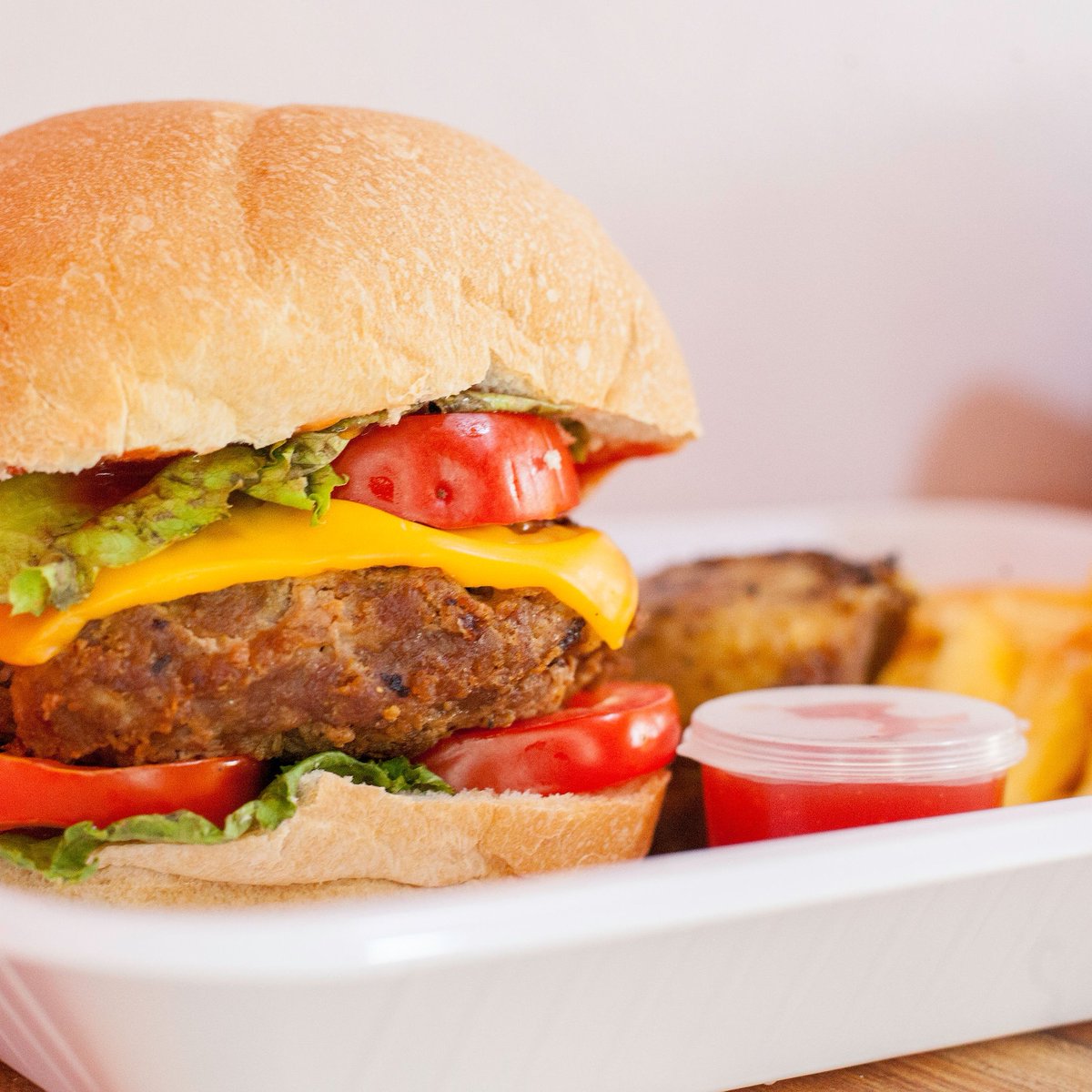 KrustyKingNg's tweet photo. Have you tried the new Krusty King Burger? ๐ Get a full dose of crunchy goodness with Chicken and Chips to go with it at just N2,900. Go on and change your lunch plans ๐
#burger #chicken #chips #lunch #lunchtime #food #foodie #KrustyKing https://t.co/h1nVWIGOn4