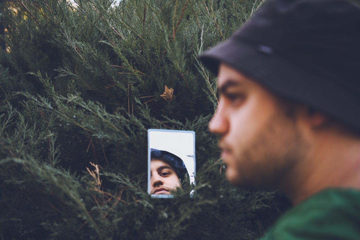 Alternatif sahnenin Ankaralı temsilcilerinden <a href="/EmirBermuda/">Emir Bermuda</a>'nın “Paralel Evren Günceleri” adlı yeni teklisi klibiyle birlikte yayında!

bit.ly/3oO3qGr