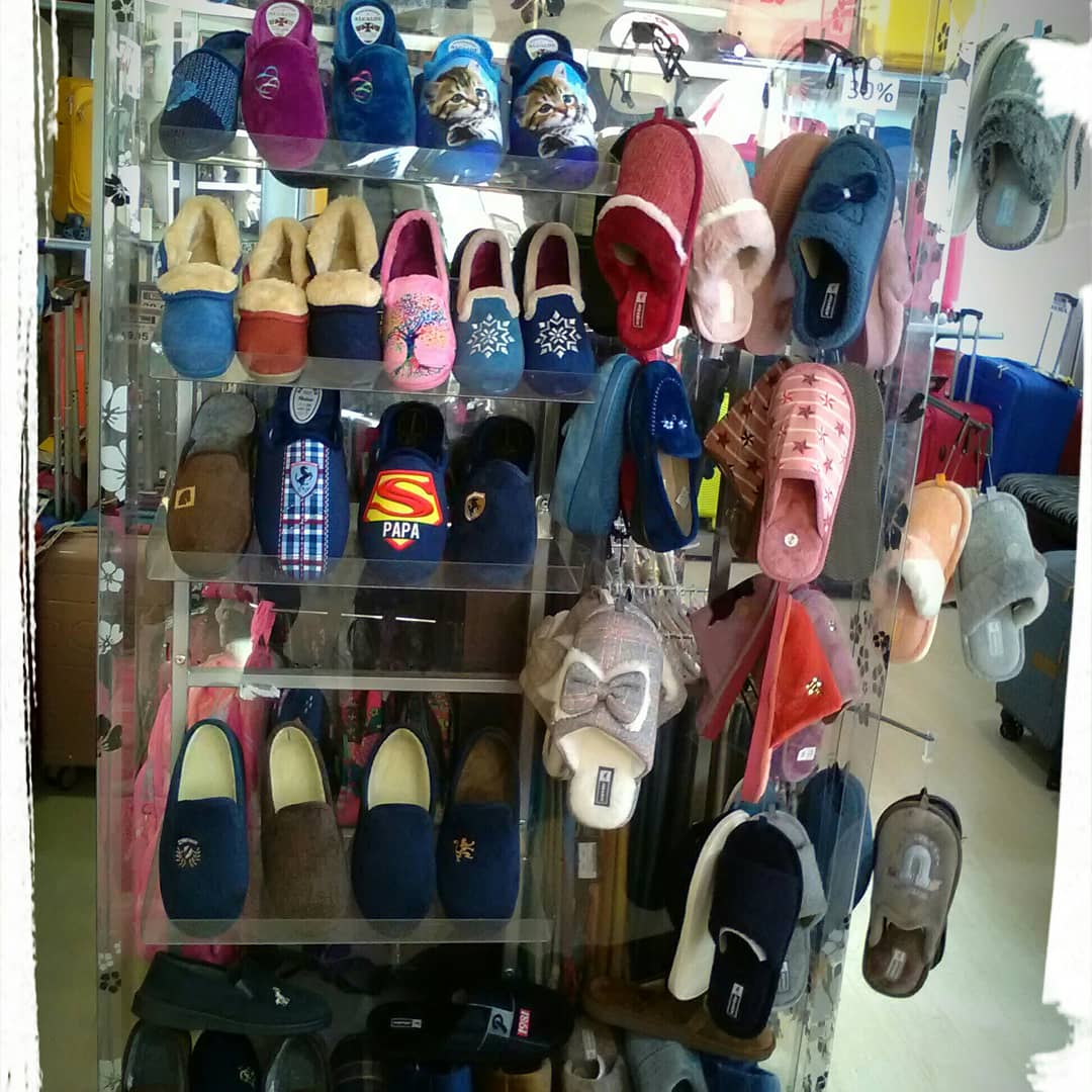 cylcomplementos's tweet photo. Se acerca el fin de semana, tienes planeado quedarte en casa?, Pues mejor con unas zapatillas cómodas y calentitas.
Pásate por C&L Complementos, y elige las tuyas!!
Y también en:
💻https://t.co/E0DpN4Kmen
📞920226114
📱640661421
#CyLComplementos
#MaletasÁvila
#ComplementosÁvila https://t.co/Noj6njgCFQ