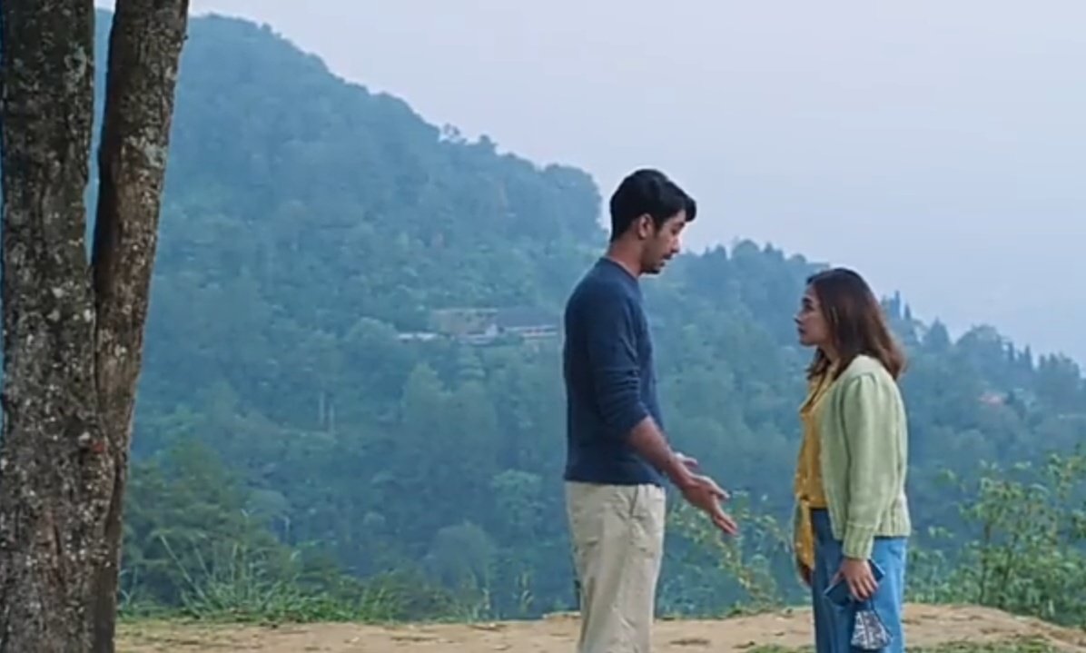 syazwanx_'s tweet image. Yeahhhhhh hahahahahah sweetttt lar inggit dgn pak aryaaa ni aka dosen gila 🤣🤣

#MyLectureMyHusband