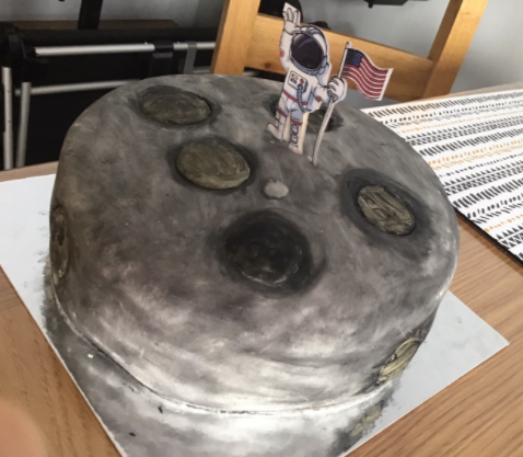 Year6Simpsons's tweet photo. Well done to this Year 5 pupil who has created a moon cake and placed Neil Armstrong on it. What a great start to their project about the first men on the moon!🌛 @SimpsonsLane https://t.co/Kxb2CMySxb