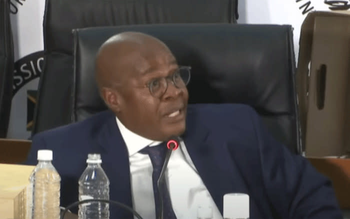ewnupdates's tweet photo. Molefe calls for probe into ‘4 white-owned companies’ supplying Eskom with coal https://t.co/KtwSXE5r2L https://t.co/kKz5y6bdcd