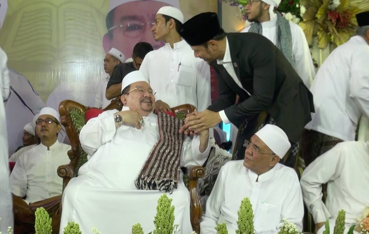 Innalillahi wa inna ilaihi rojiun. Kita kembali kehilangan ulama besar, Habib Ali Bin Abdurrahman Assegaf, hari ini. Bbrp kali saya bersilaturahmi, beliau selalu menyempatkan berdialog &amp; mendoakan. Semoga beliau husnul khotimah. Semua nasihat &amp; kebaikannya akan selalu terkenang.