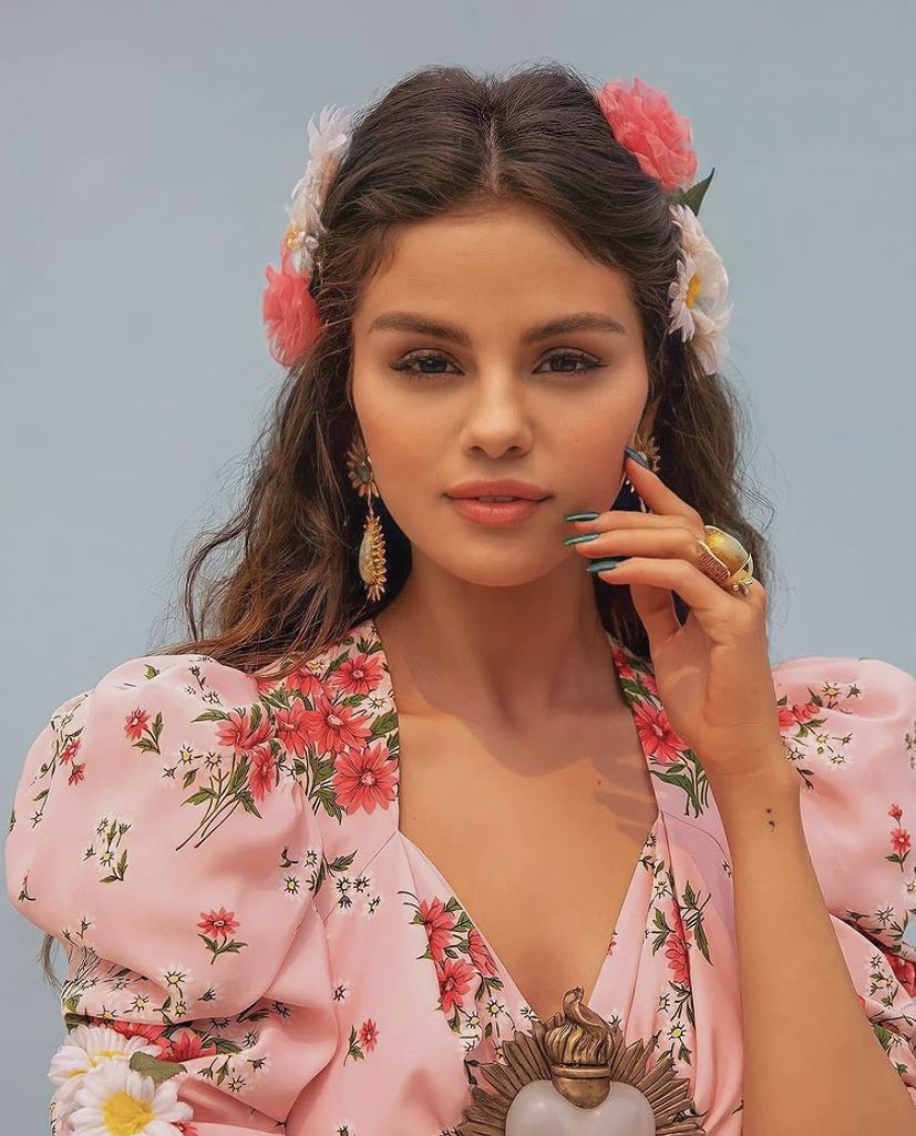 ourselenapics's tweet photo. “I know that the time spent by your side cut my wings.“ https://t.co/q64fpUmi02