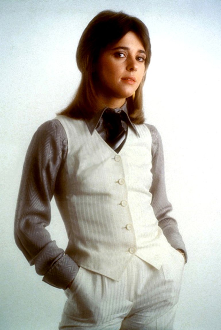 very much yelling bc ive always seen suzi quatro as giving off such transmasc vibes