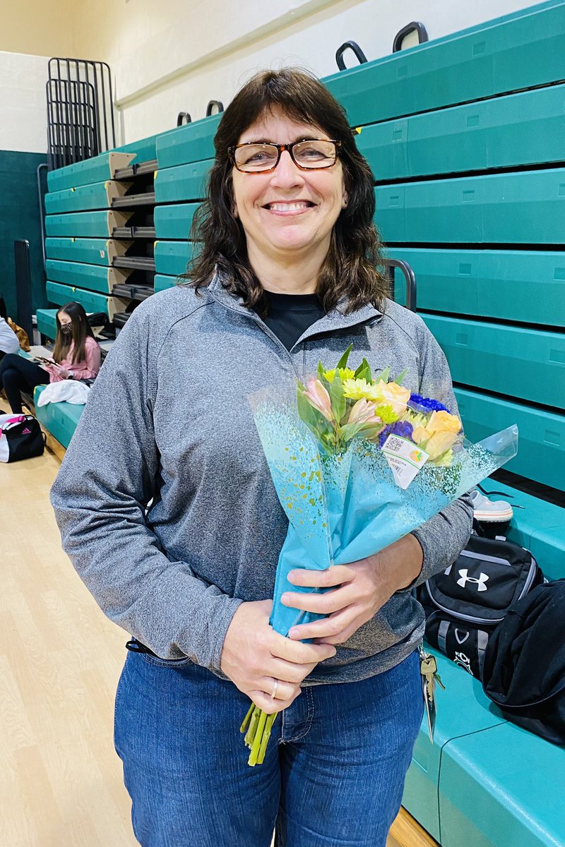 racheladamstn's tweet photo. Congratulations to our @gms_tn Teacher of the Year @learningyoungj! She is an outstanding educator and colleague! 💚 #GDevilPride #devilstrong #bettertogether #ProudPrincipal @AndyMagee15 https://t.co/ePZ2FYiBK1