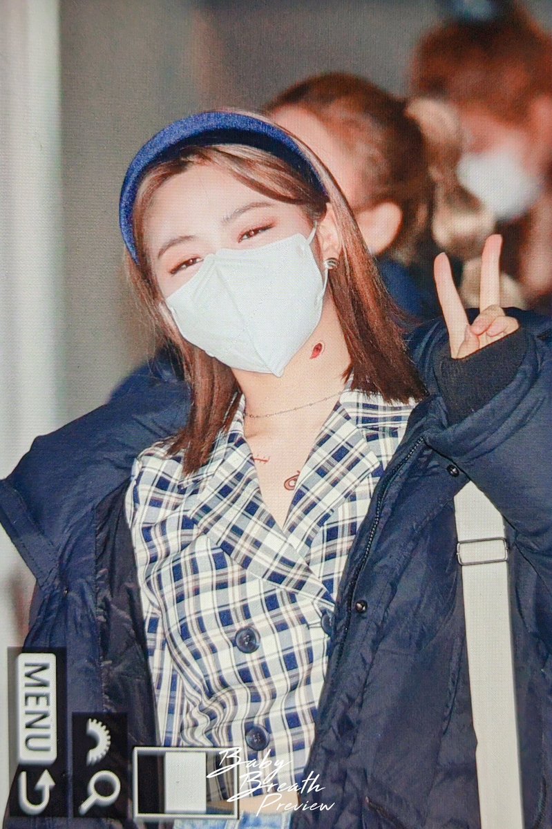 Babyl3reath's tweet photo. 210115 퇴근

#류진 #Ryujin #있지 #ITZY https://t.co/1DwetHglIP