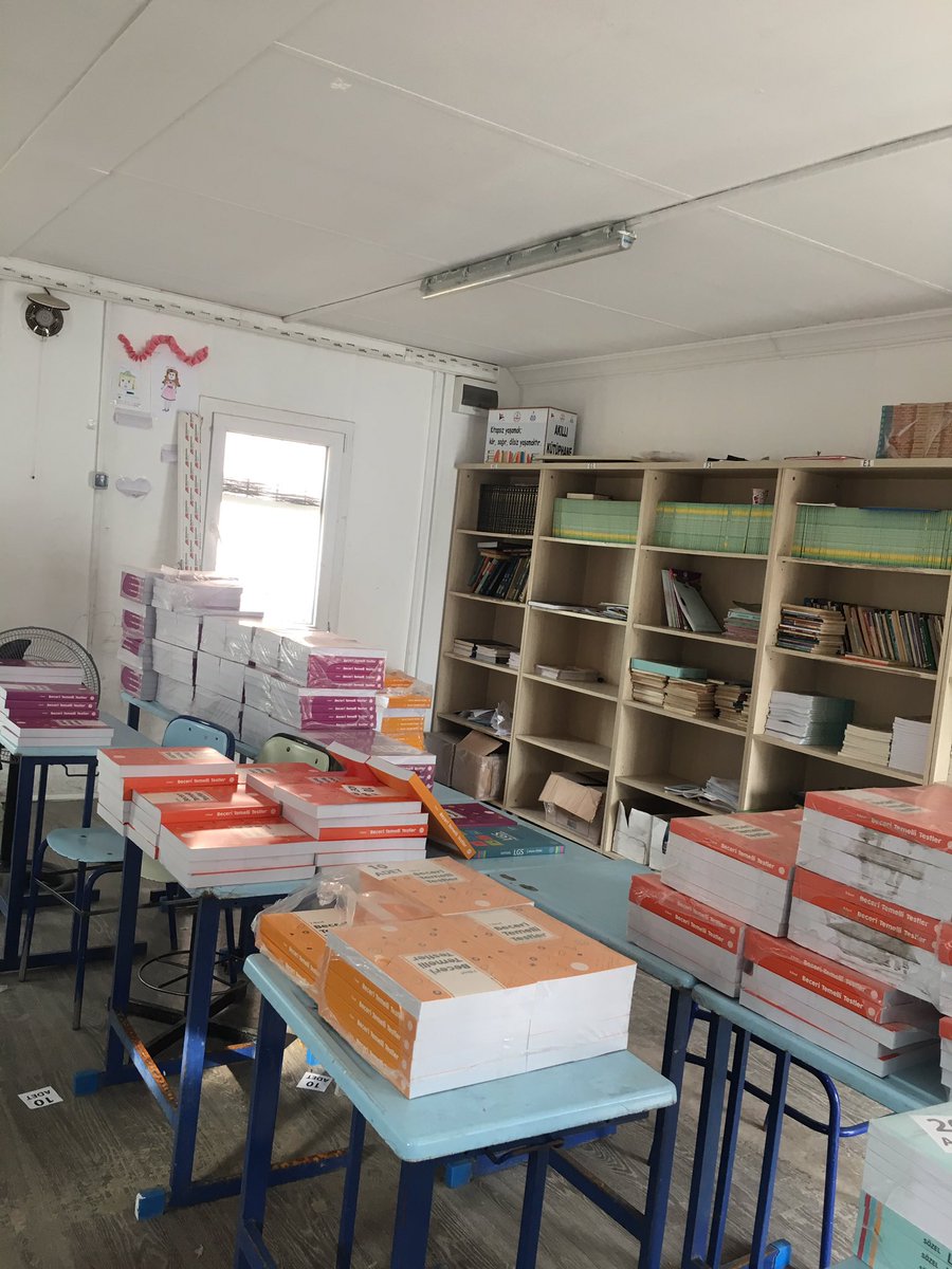 MEB'in ücretsiz olarak Hazırlamış olduğu test kitaplarını öğrencilerimize dağıttık. İyi çalışmalar çocuklar 😊