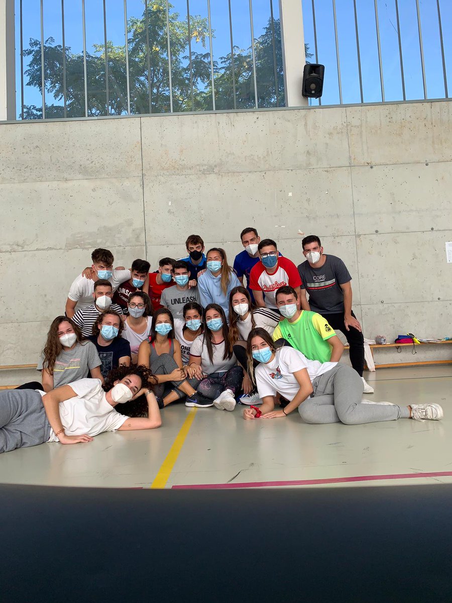 David__pc's tweet photo. Otra etapa va terminando. En meses seremos maestros. Doy gracias a cada todas los compañer@s con los que he compartido clase estos 4 años, a mis Maestros and Company, al centro @eulainmaculada, a mi familia y en especial a mi mujer por apoyarme siempre. GRACIAS. #ContenidosBReto7 https://t.co/raswCzPCuD