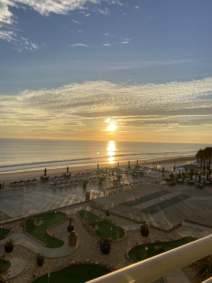 SullyDee's tweet photo. Beautiful morning sky #Floridaeastcoast #HappyFriday https://t.co/RFBkuI0TEZ