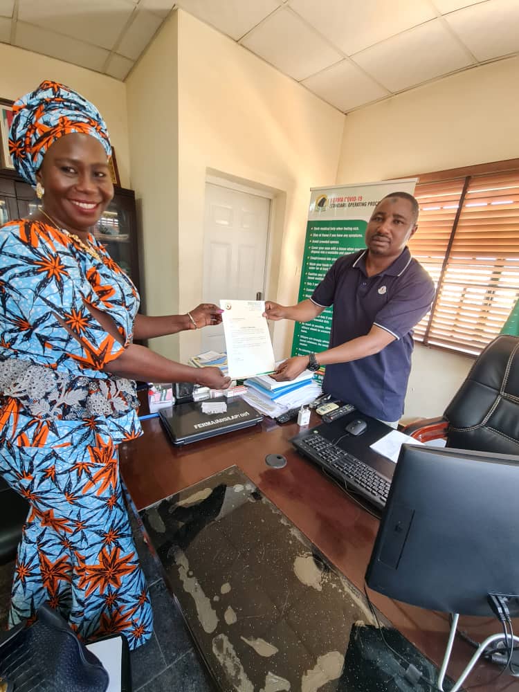 FedRoadsNGR's tweet photo. @FedRoadsNGR Adamawa Field office received a commendation letter from the National Body of NAWOJ presented by its National Chairperson, Mrs. Ladi Bala of @NTANewsNow Hqtrs. Abuja. Thank you NAWOJ for recognising us. The collaboration continues. https://t.co/gwwqXh6cmw
