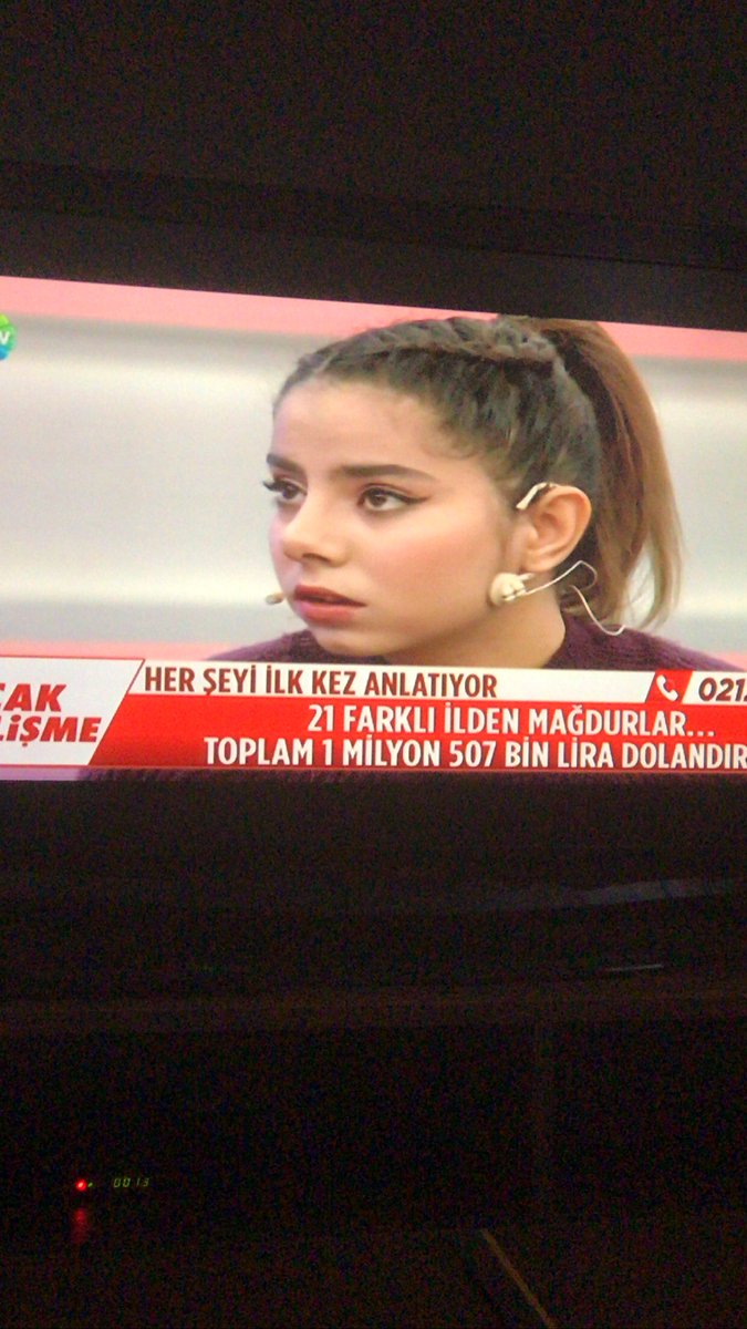 Allahım biriniz şu kıza konuşmayı öğretin, ekran başında kafayı yememek için kendimi zor tutuyorum😡
Elimde olsa televizyondan elimi uzatıp bir tane vurmak isterim 
 #DidemArslanYılmazlaVazgecme