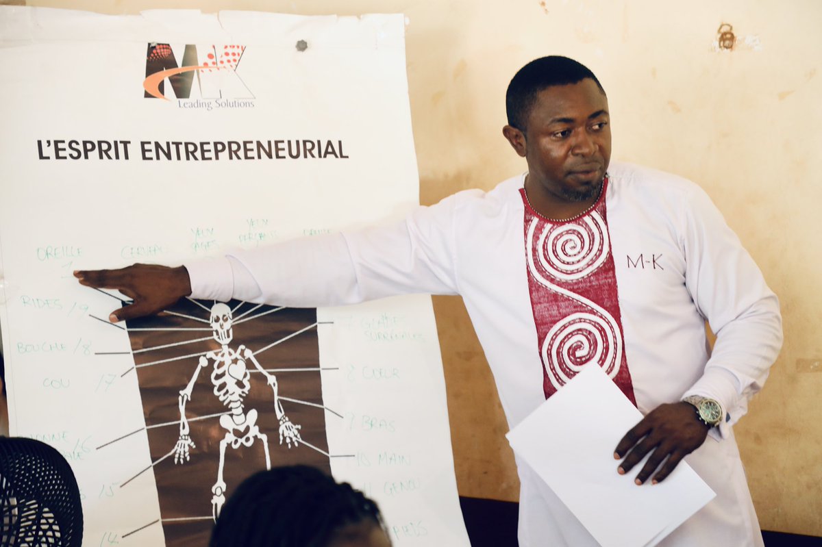 YouthconnektGN's tweet photo. #FRIA
Démarrage du programme d’accompagnement des jeunes femmes entrepreneurs
👉🏿 MODULES DU JOUR
✅ Initiation à l’esprit d’entreprise
✅ Choix des formes juridiques des entreprises
✅ Techniques de vente
#600Femmes #Mentorat #Entreprendre #Innovation #MondeRural #Digital https://t.co/PfBeHydvKy