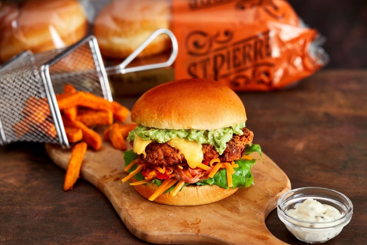 St Pierre Groupe celebrates intercontinental strategy with record-breaking sales bit.ly/3smfVuS