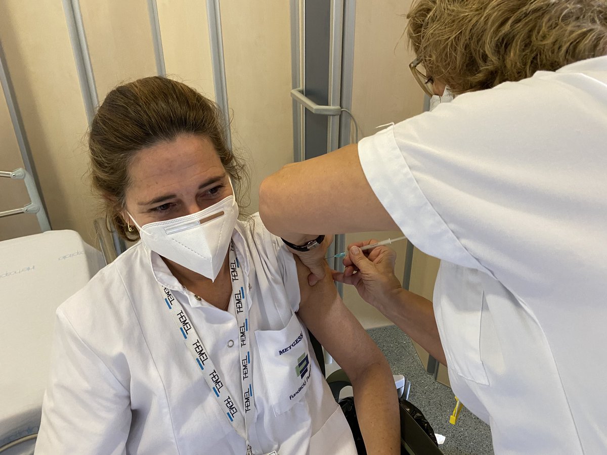 silfhomer's tweet image. Por mí, por tí y porque creo en la Ciencia!!A por la inmunidad de grupo #COVID19Vaccine #joemvacuno #yomevacuno #Covid19 @FPuigvert @HospitalSantPau