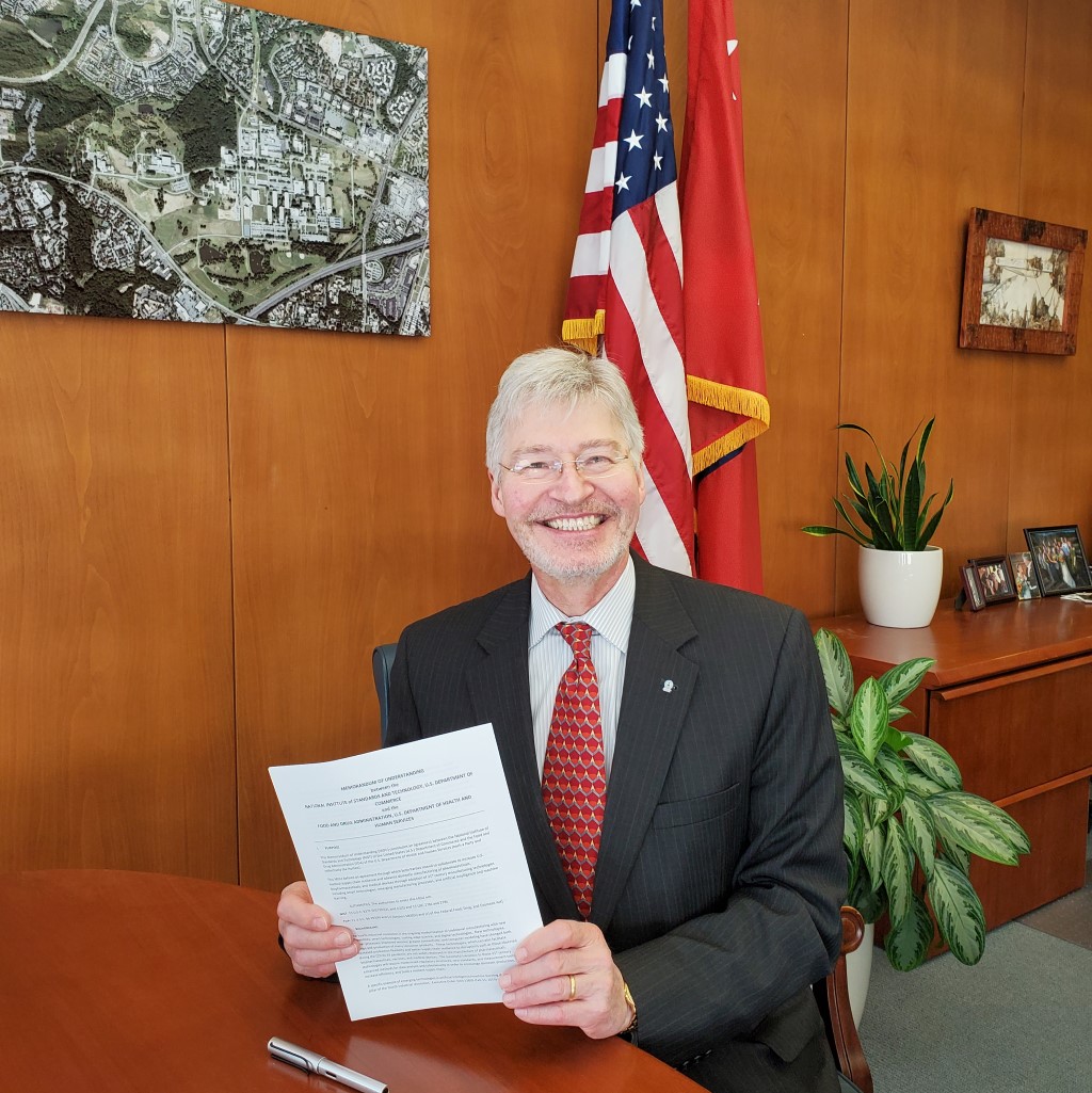 Signing this MOU between @NIST and @US_FDA marks entering the next phase of our valuable collaborations! Together, we will boost U.S. medical supply chain resilience and advance pharmaceutical, biopharmaceutical and medical device manufacturing with leading edge technologies.