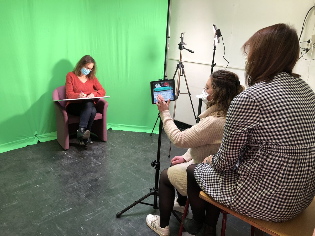 canope_61's tweet photo. Formation à la webtv 📺au collège @JRacineCollege Réalisation de 3 émissions en cours !
#numorne @DraneNormandie @ornedepartement https://t.co/bF3zCIItzi